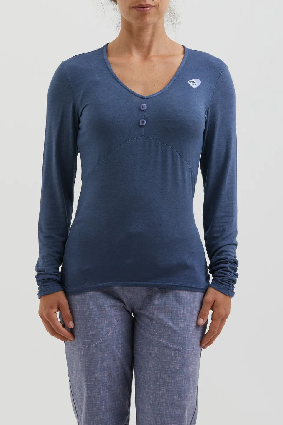 e9-lia2-langarmshirt-royal-blue-modal-v-ausschnitt image 1