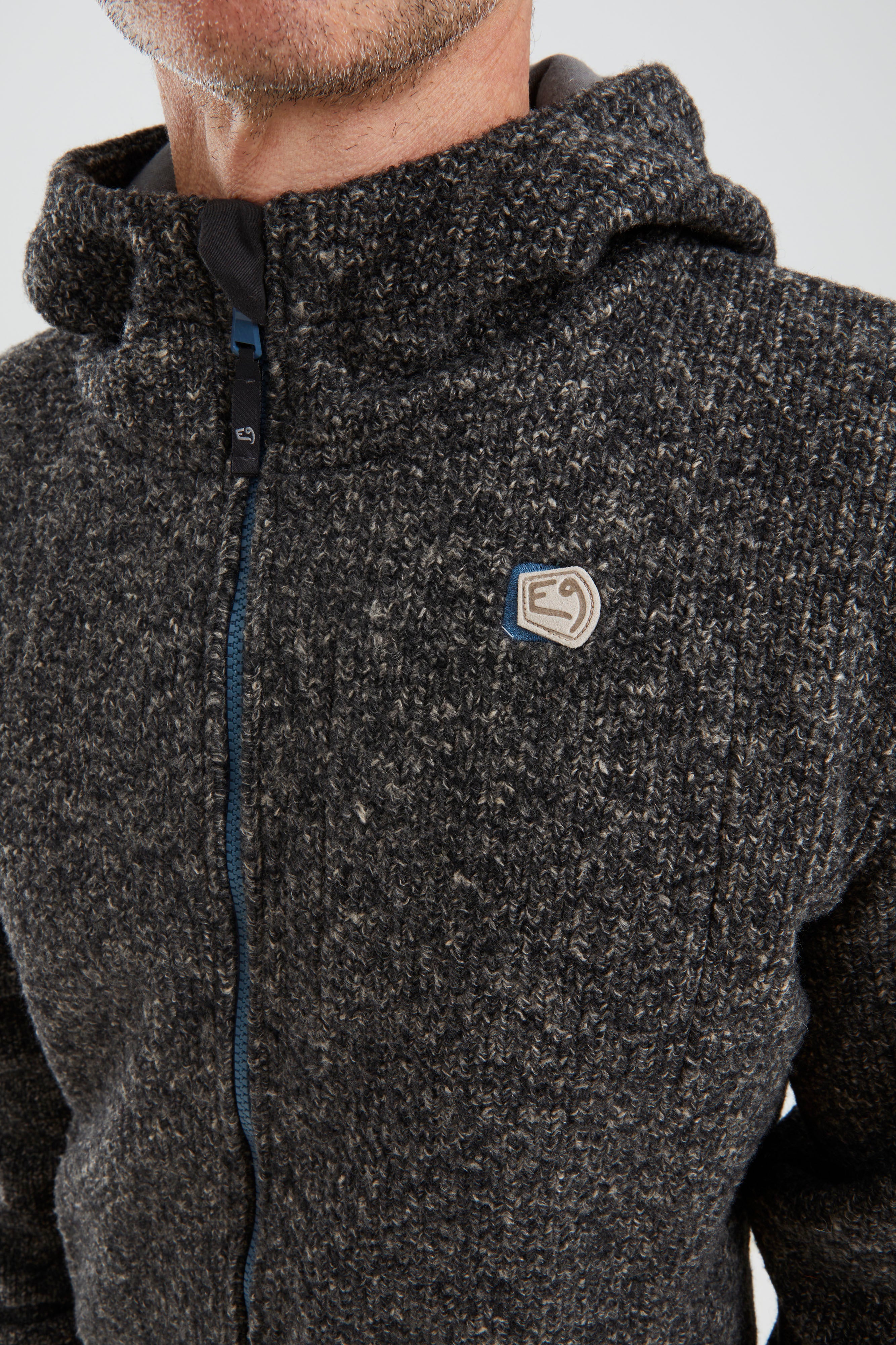 e9-mimmo-hoodie-ash-wolf-strickjacke-rei-verschluss image 2