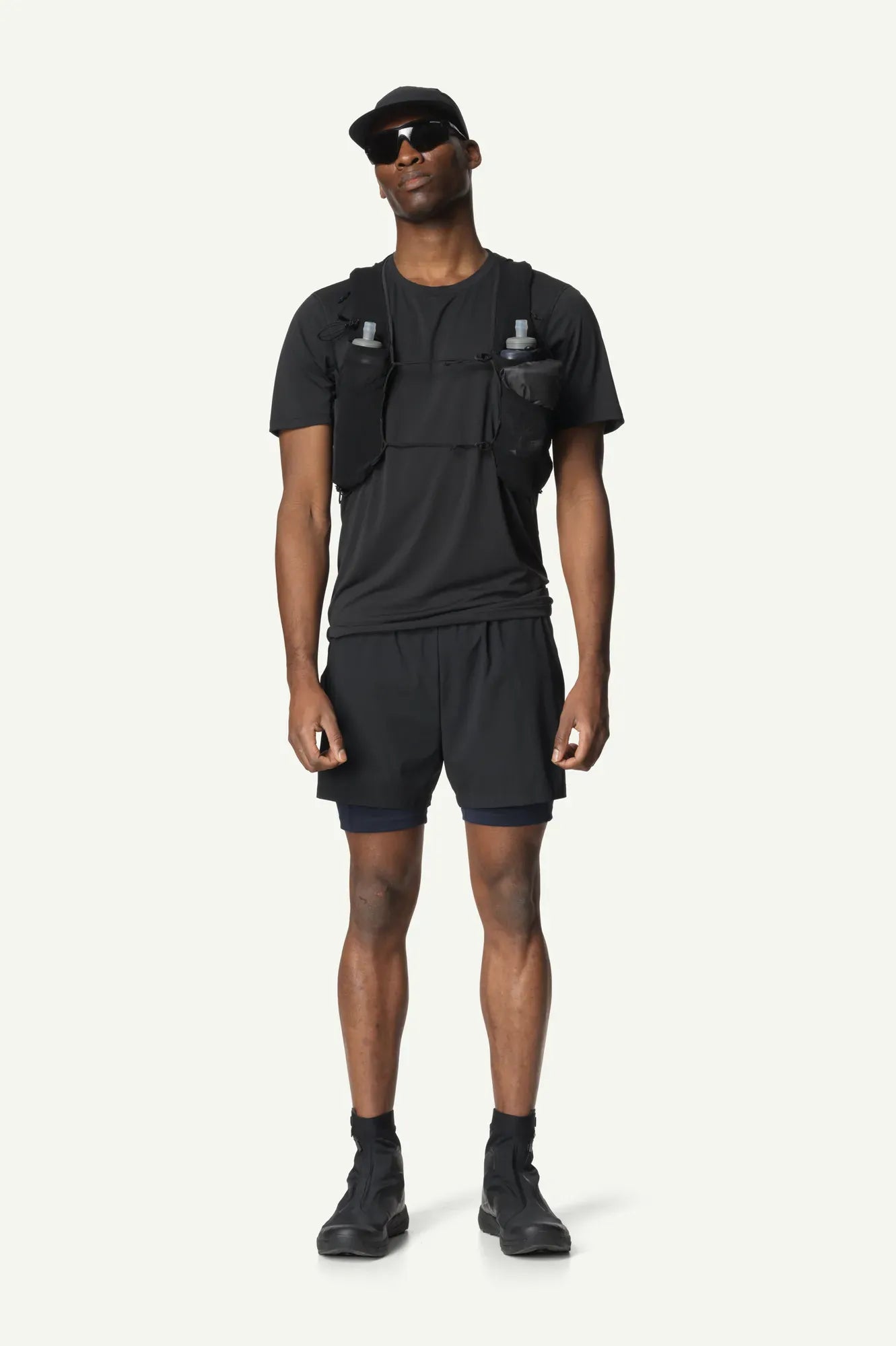 houdini-pace-trail-shorts-laufshorts-true-black-leicht image 2