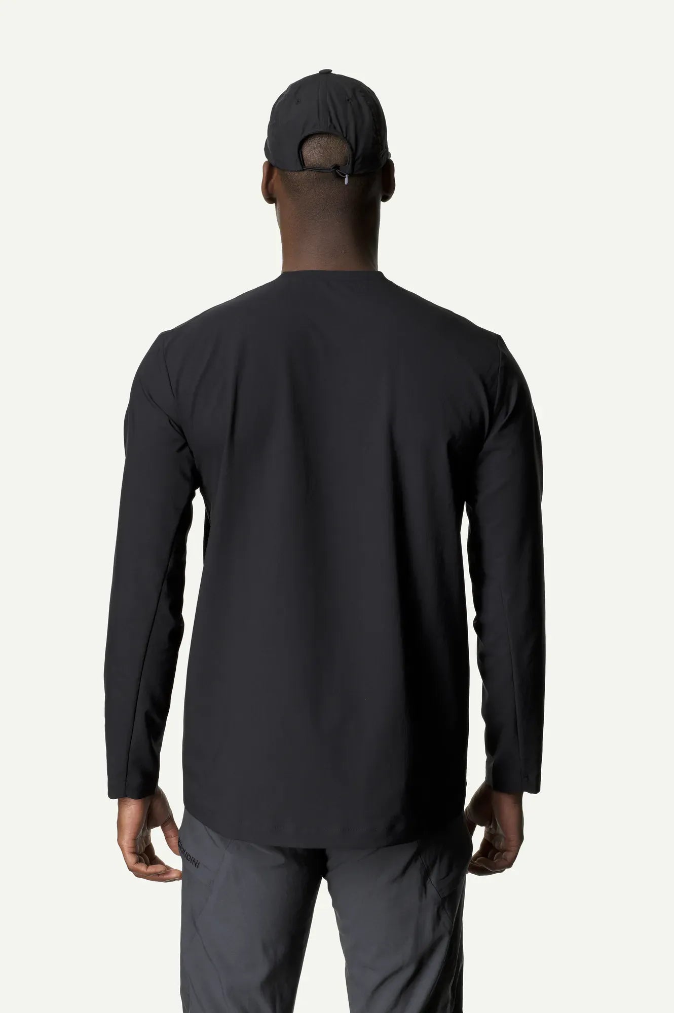 houdini-cover-crew-herren-langarmshirt-true-black-uv-schutz image 6