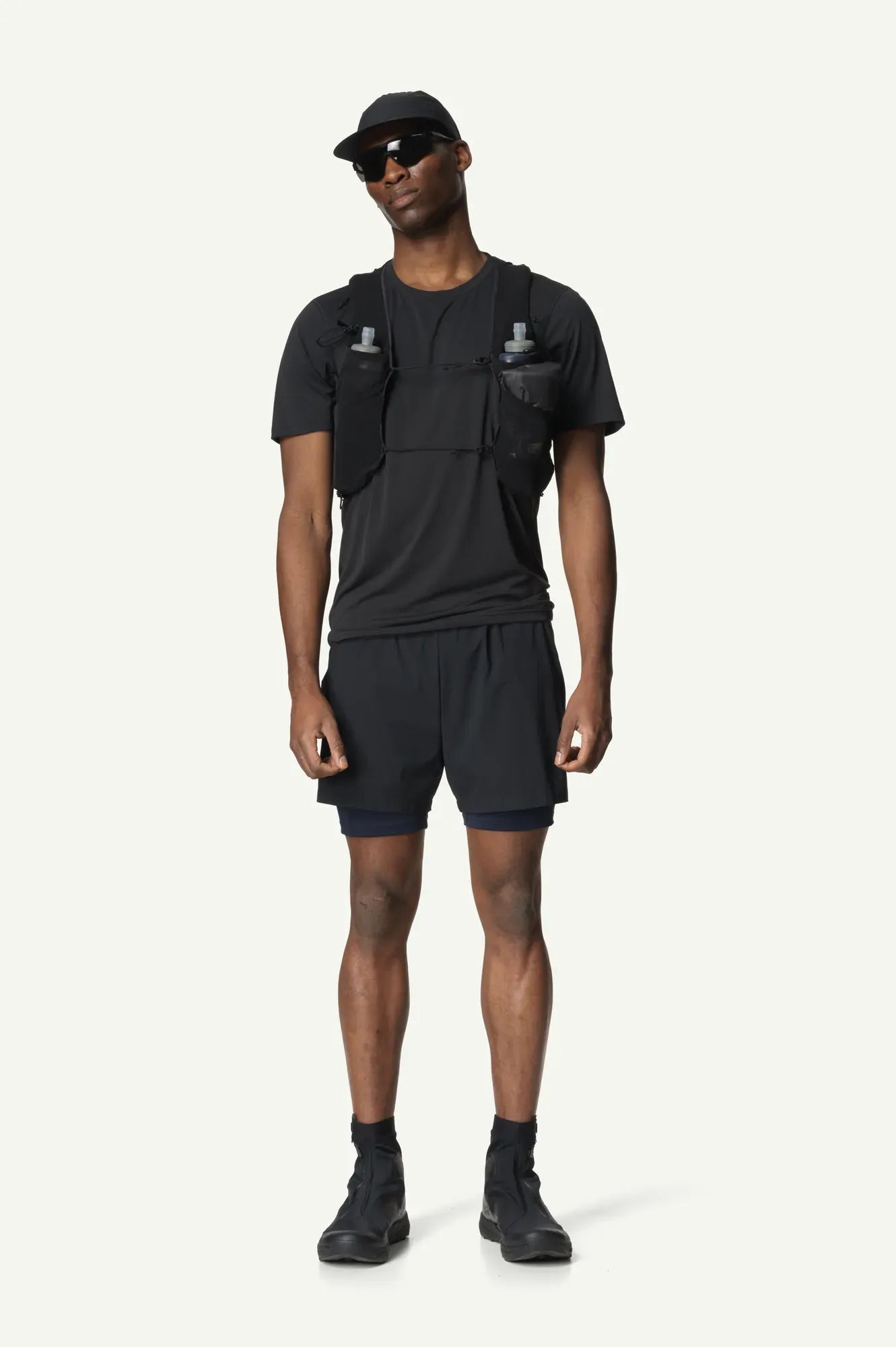 houdini-pace-trail-shorts-laufshorts-true-black-leicht image 3