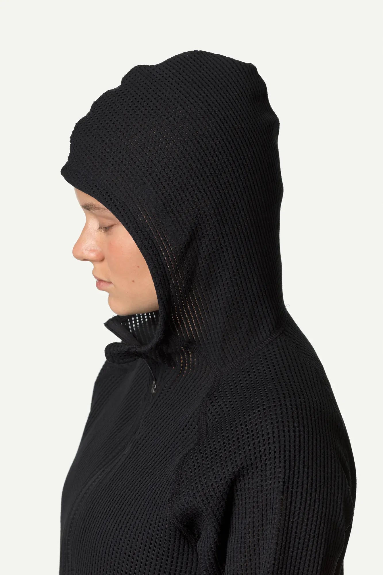 houdini-w-s-pace-flow-houdi-fleecehoodie-true-black-leicht image 6
