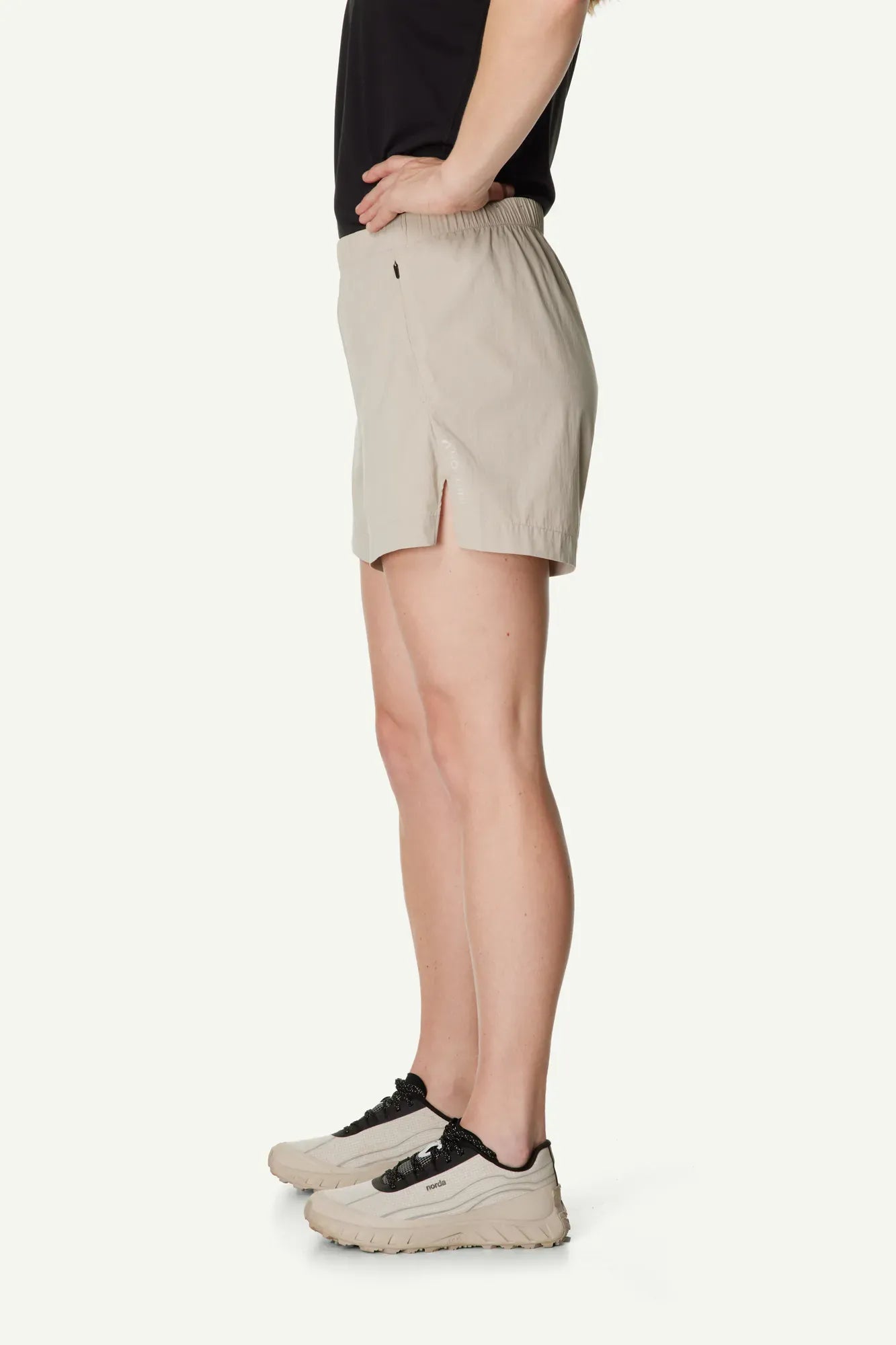houdini-liquid-shorts-w-s-liquid-shorts-shorts-true-black image 4