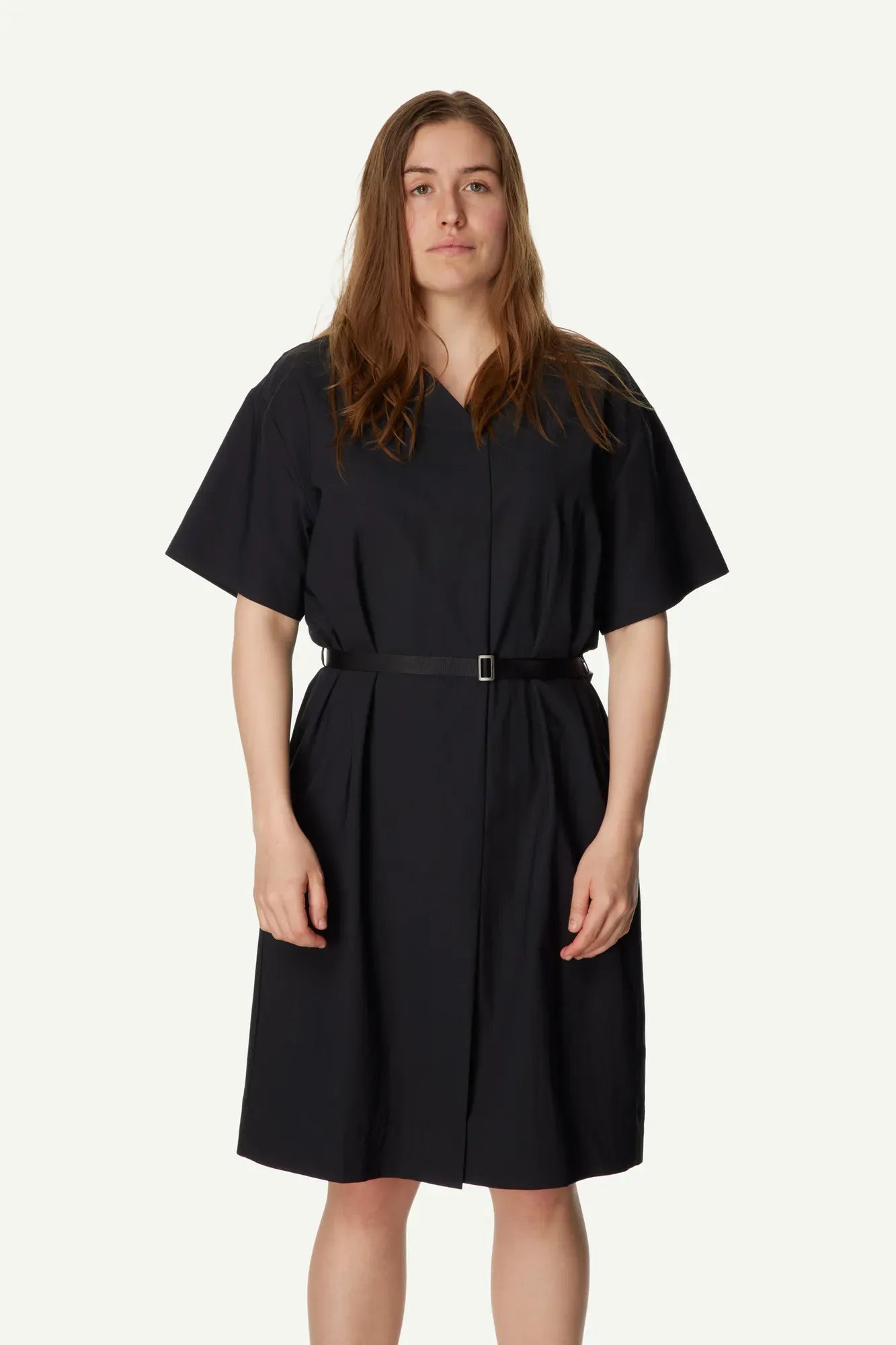 houdini-cosmo-dress-kleid-damen-true-black-leicht-packbar image 6