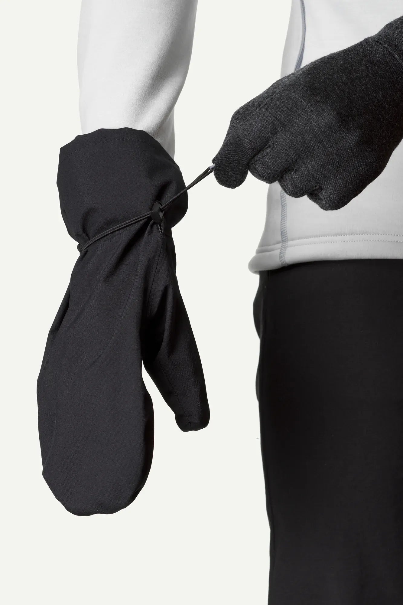 houdini-shelter-mitten-shell-f-ustlinge-true-black image 4