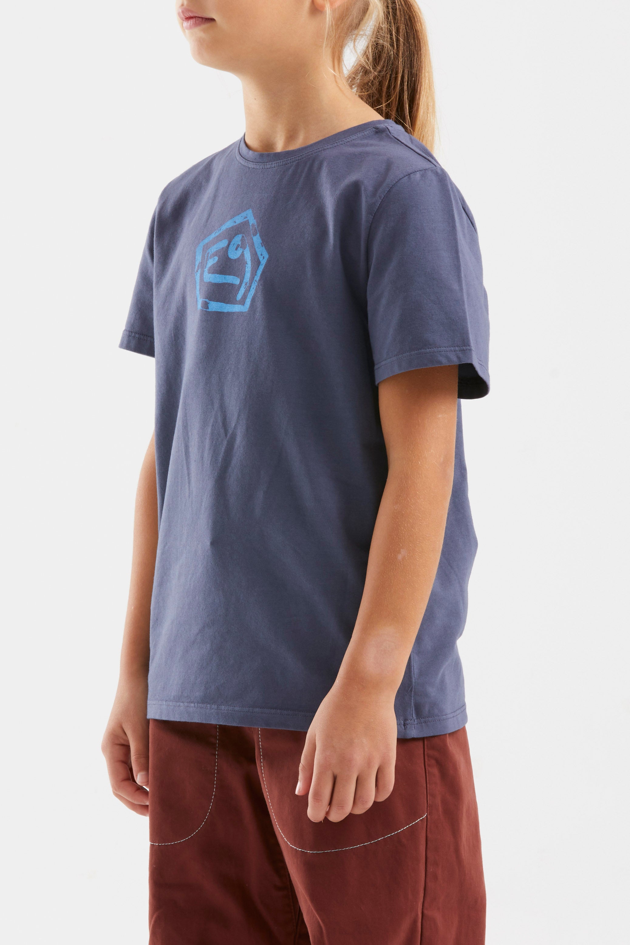 e9-b-sgraf-t-shirt-plumbago-kinder-bio-baumwolle-logo image 3