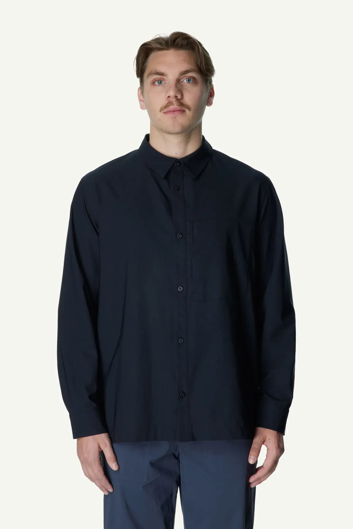 houdini-symbio-field-shirt-herrenhemd-true-black-schnelltrocknend image 6