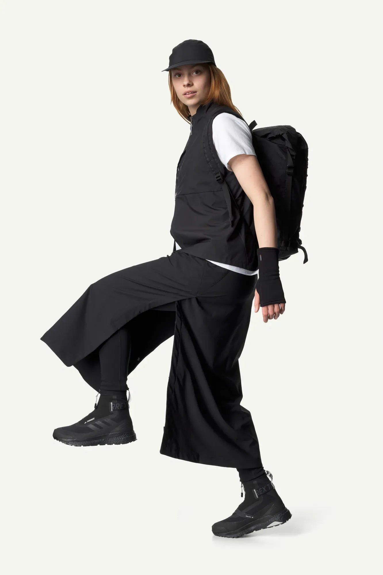 houdini-walkabout-skirt-outdoorrock-true-black-leicht image 2