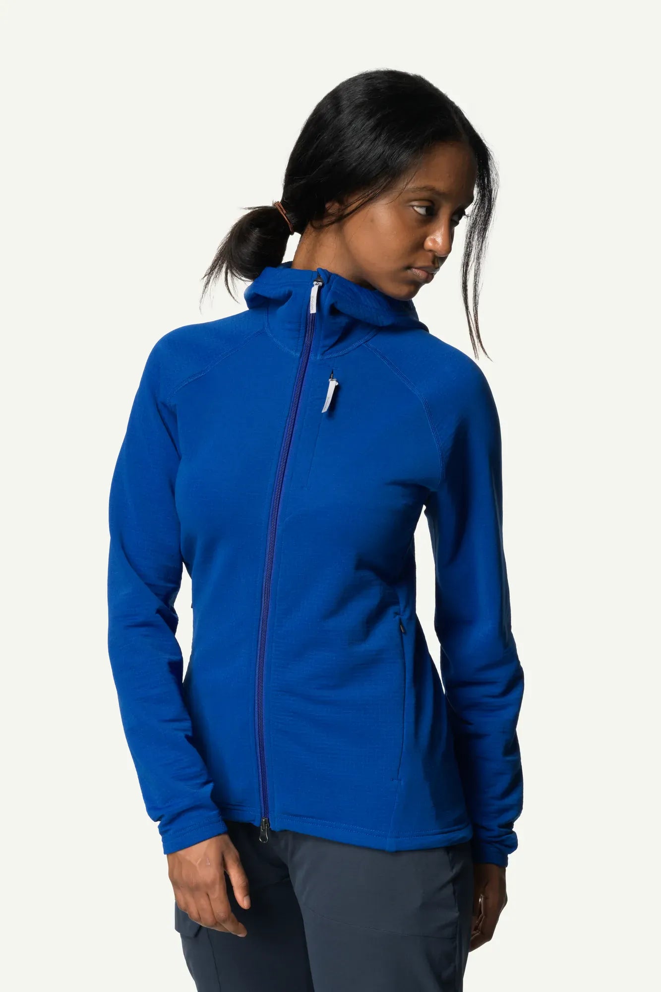houdini-aero-houdi-fleece-hoodie-damen-true-black-warm image 6