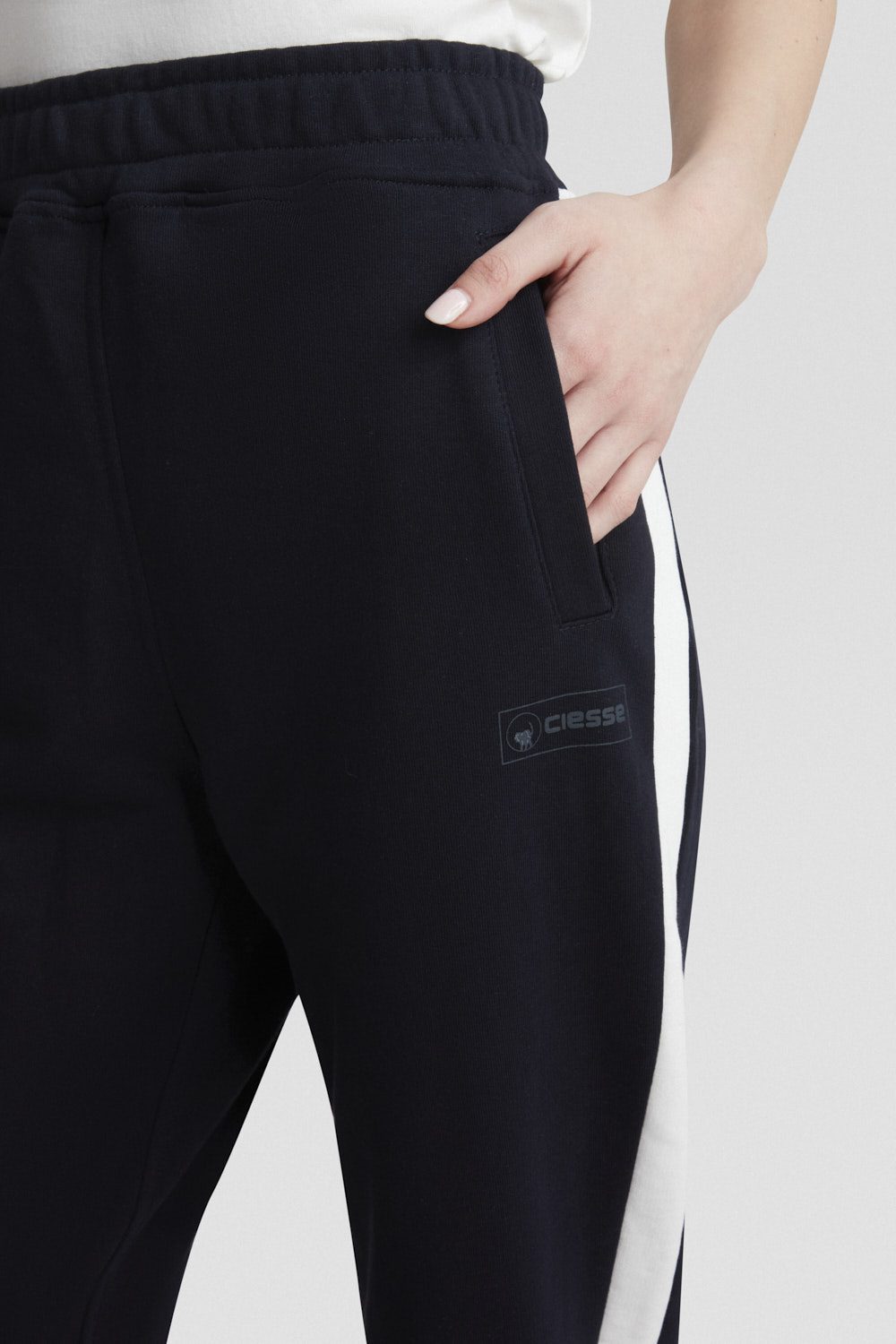 ciesse-outdoor-trainingshose-blau-mit-kontraststreifen image 3