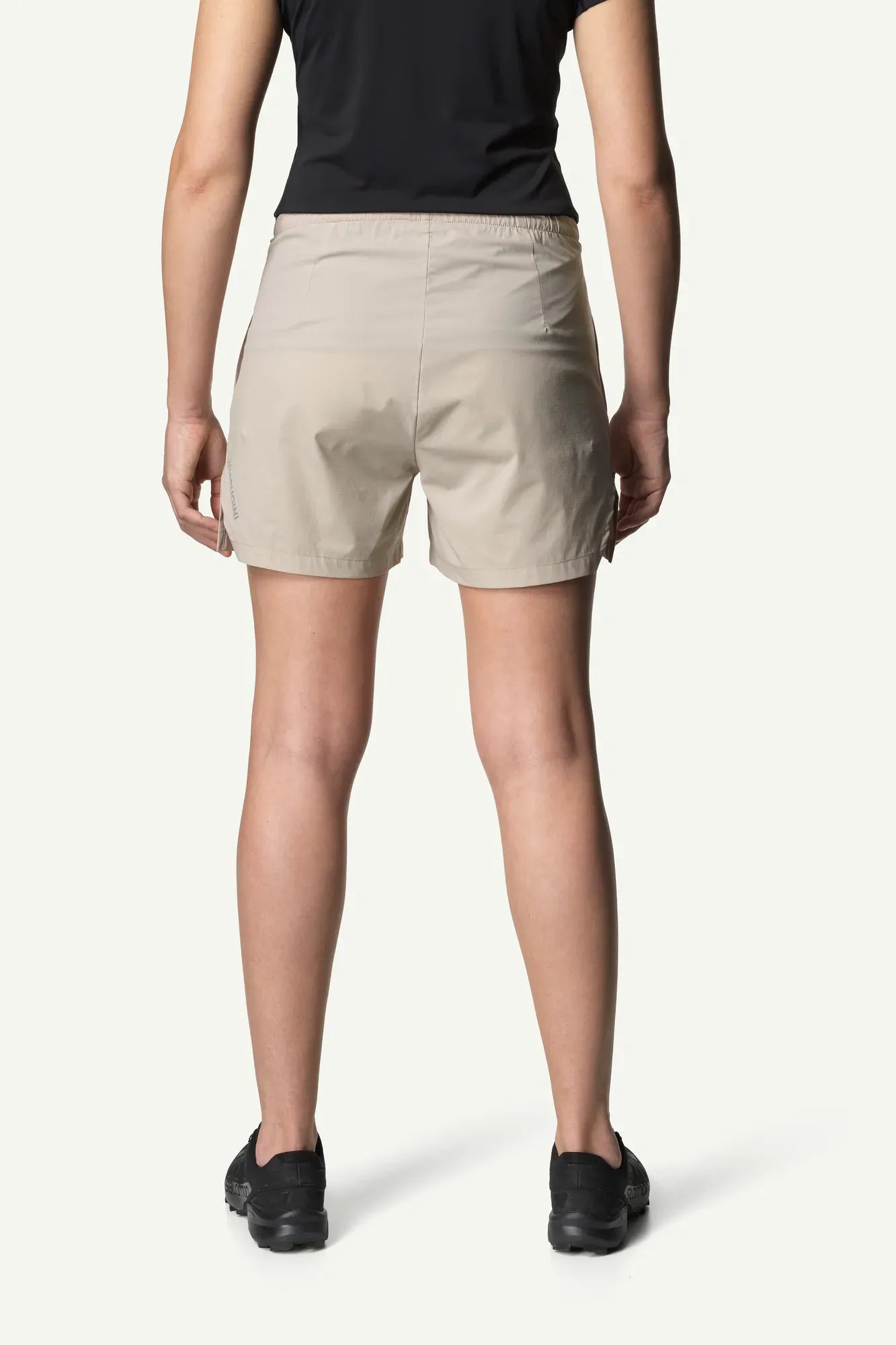houdini-pace-light-shorts-sportshorts-true-black-leicht image 4