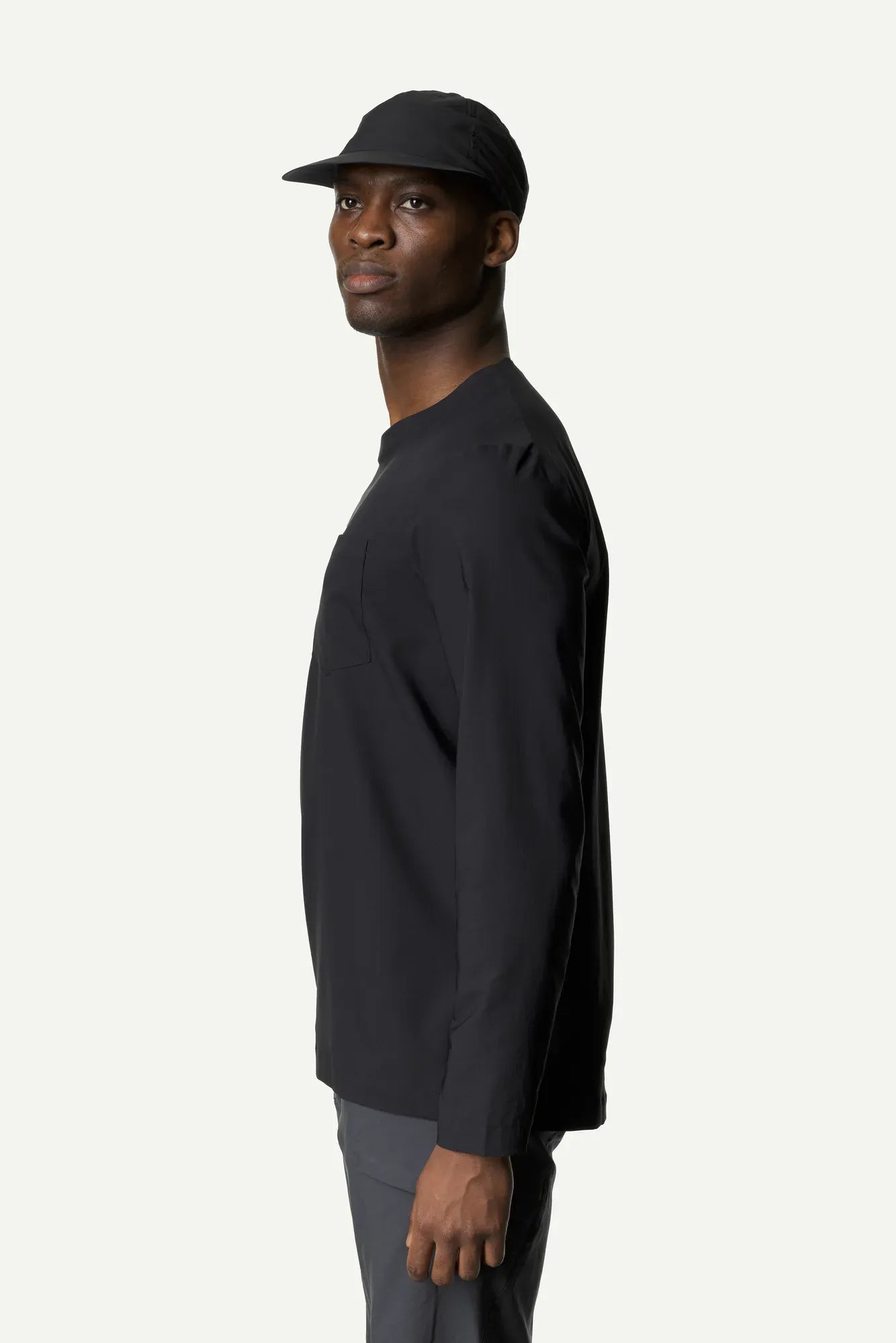 houdini-cover-crew-herren-langarmshirt-true-black-uv-schutz image 5