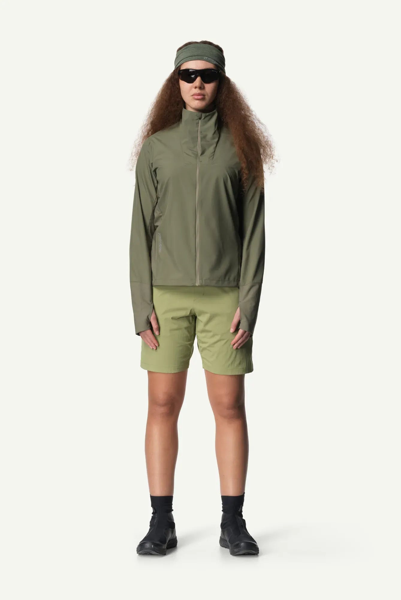 houdini-pace-wind-jacket-damen-sage-green-windabweisend image 2