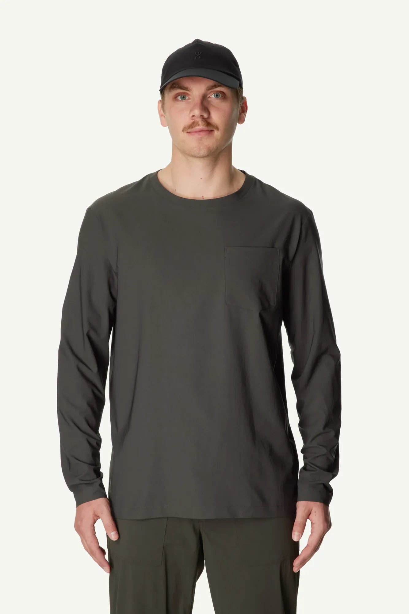 houdini-cover-crew-herren-langarmshirt-true-black-uv-schutz image 8