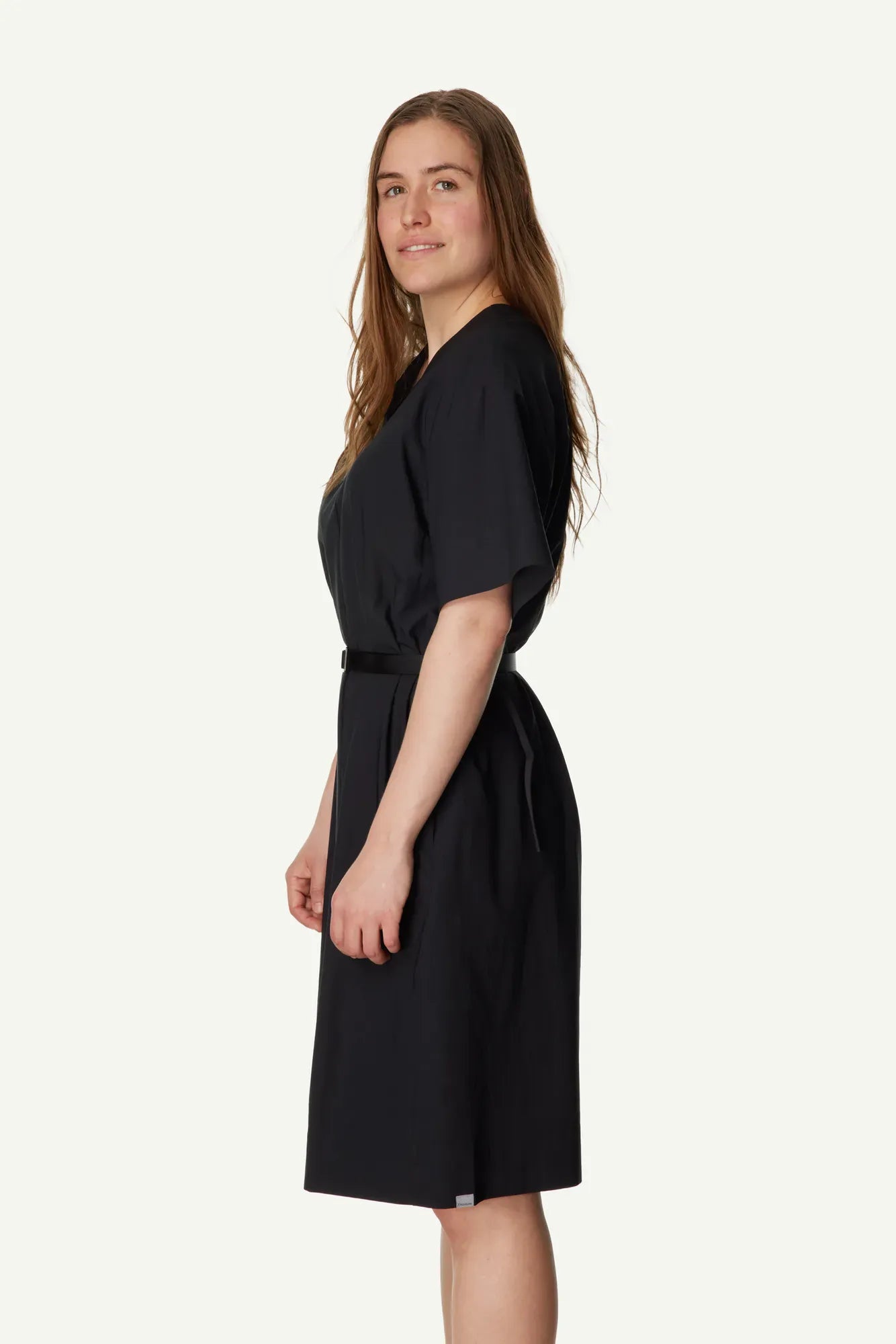 houdini-cosmo-dress-kleid-damen-true-black-leicht-packbar image 7