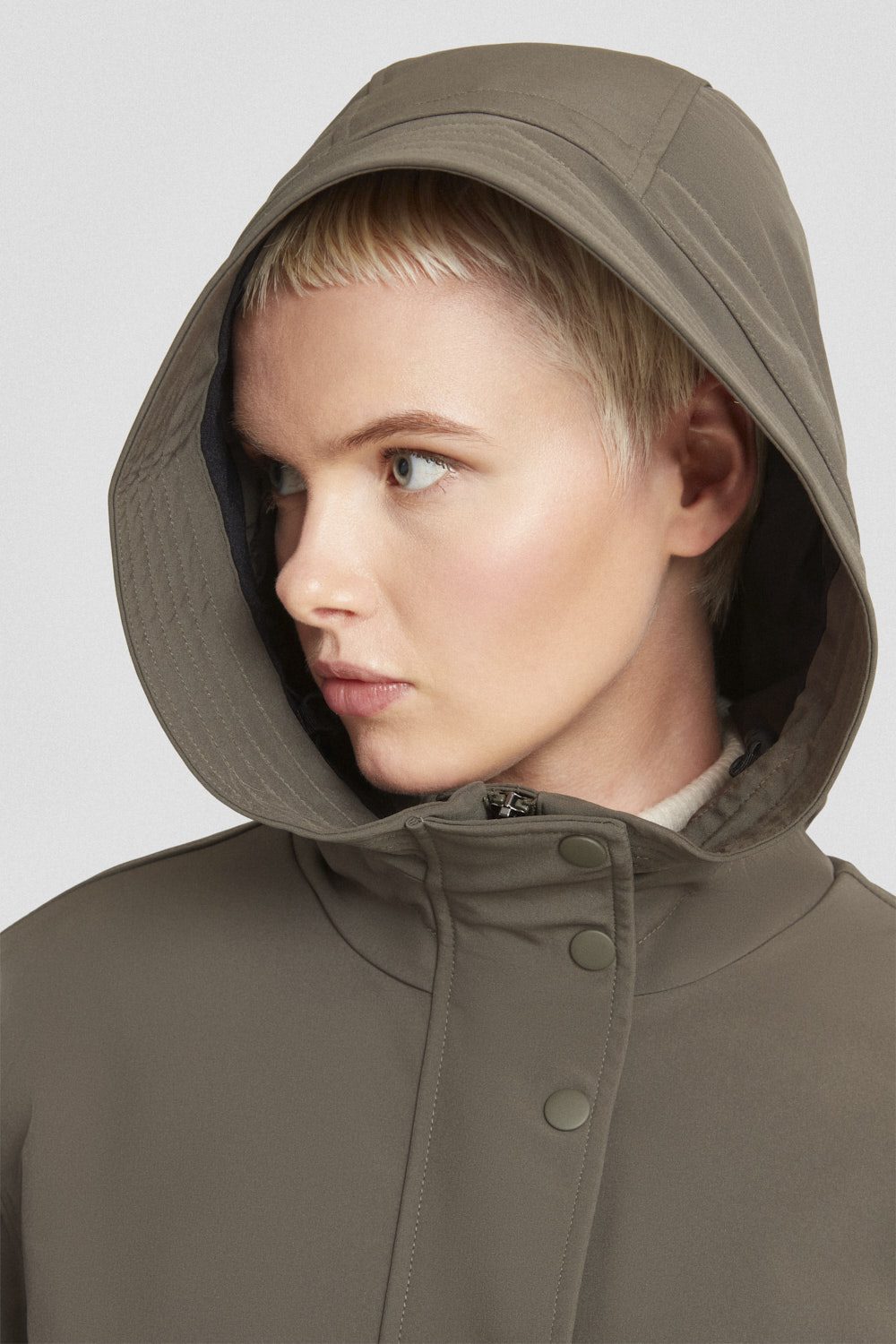 ciesse-outdoor-softshelljacke-oliv-kurz-mit-kapuze image 3