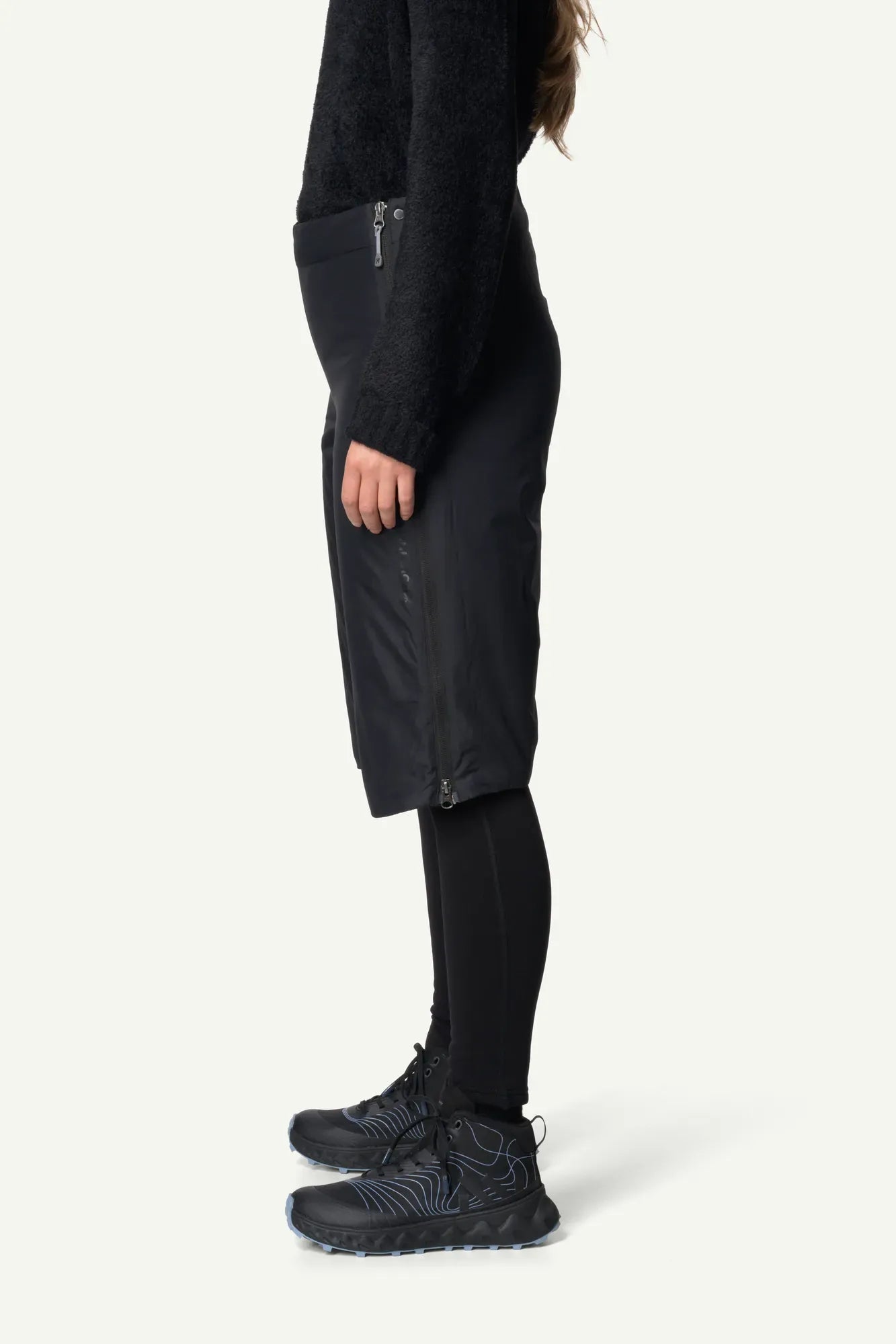 houdini-dunfri-shorts-damen-isolationsshorts-true-black image 5
