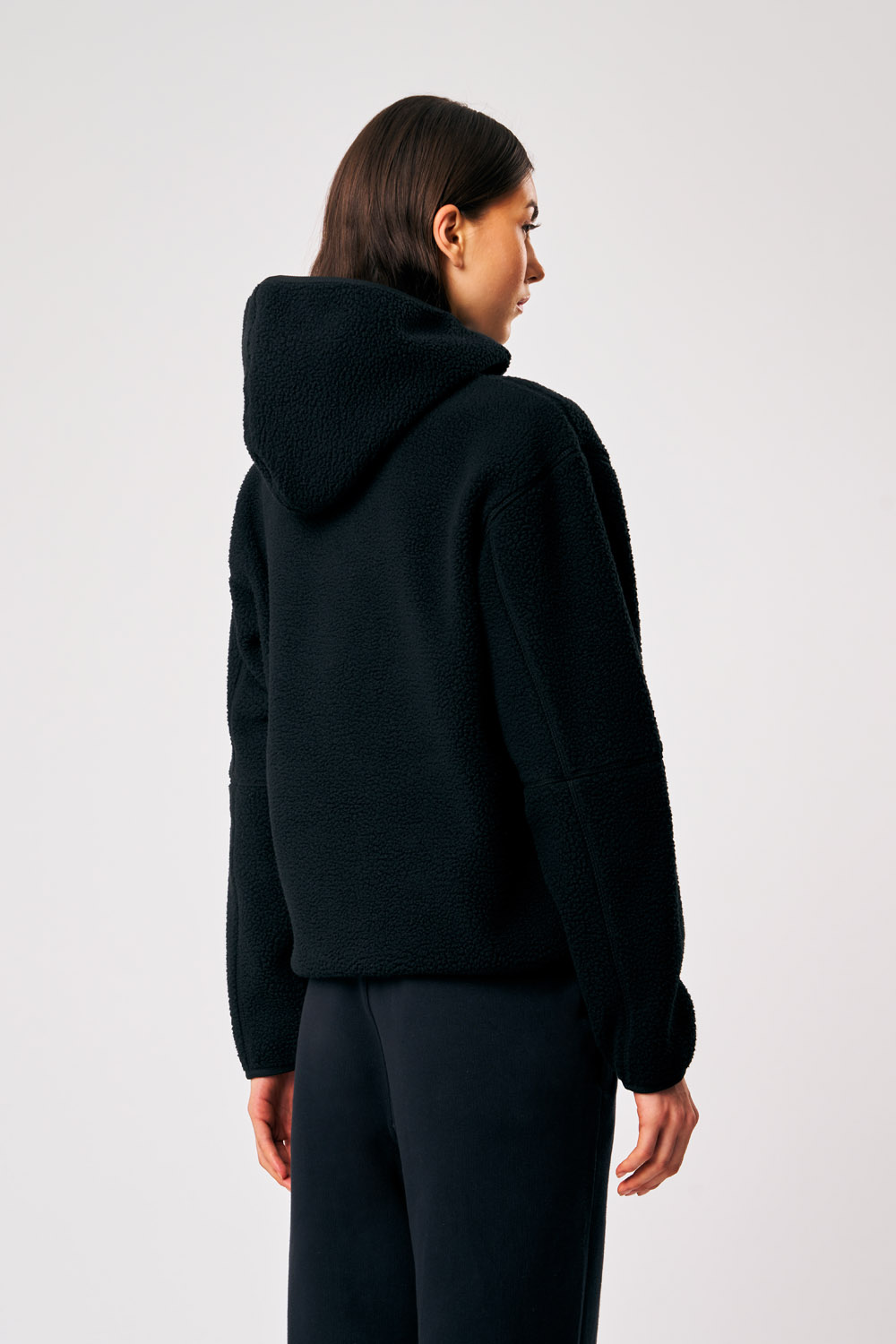 ciesse-alix-teddyjacke-damen-schwarz-hoodie-mit-rei-verschluss image 5