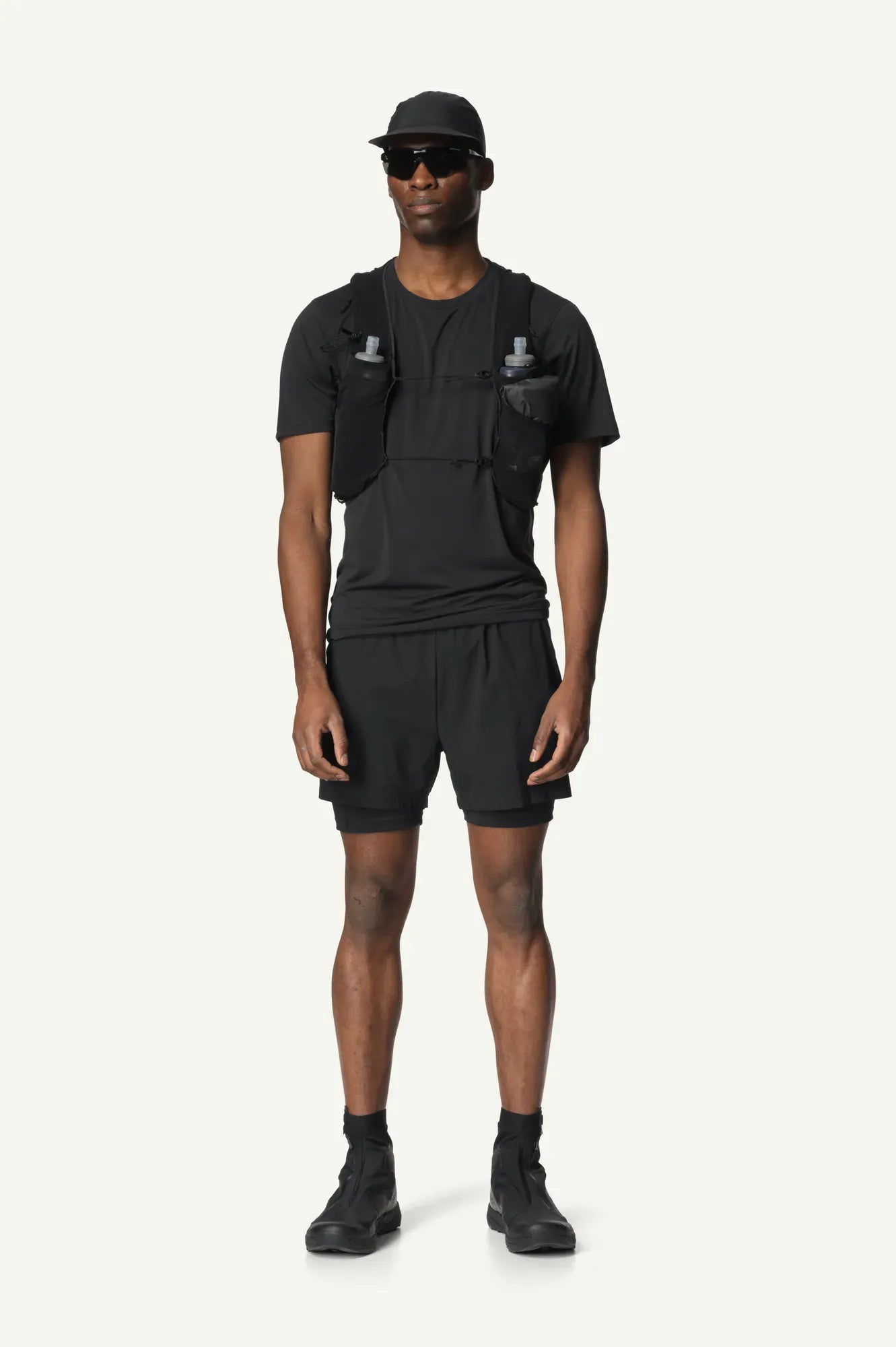 houdini-pace-trail-shorts-laufshorts-true-black-leicht image 1