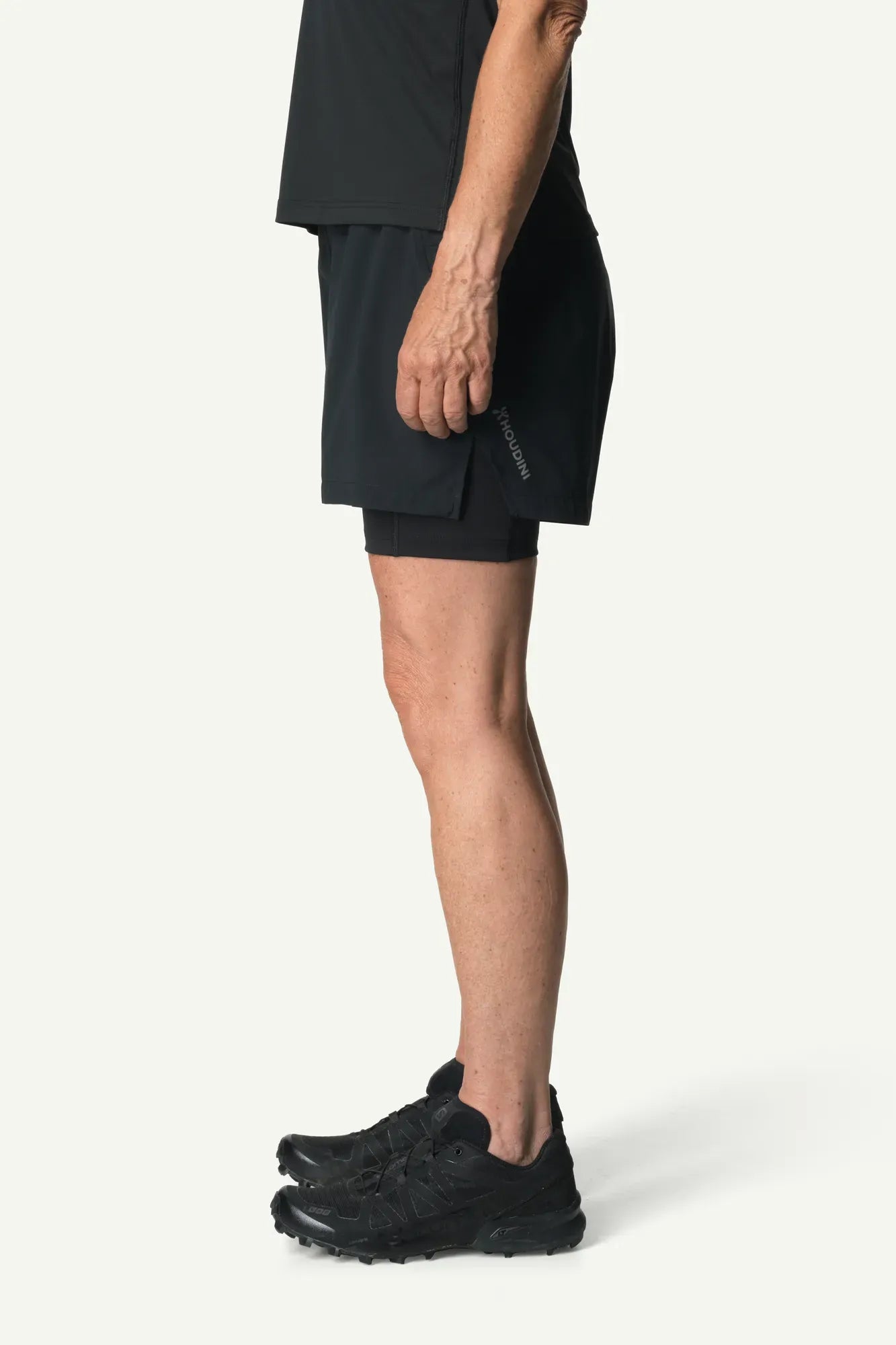 houdini-pace-trail-shorts-laufshorts-damen-true-black image 5