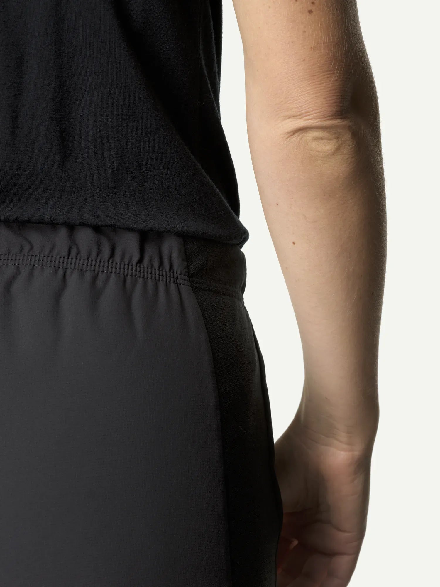 houdini-moonwalk-shorts-damen-true-black-isolationsshorts image 7