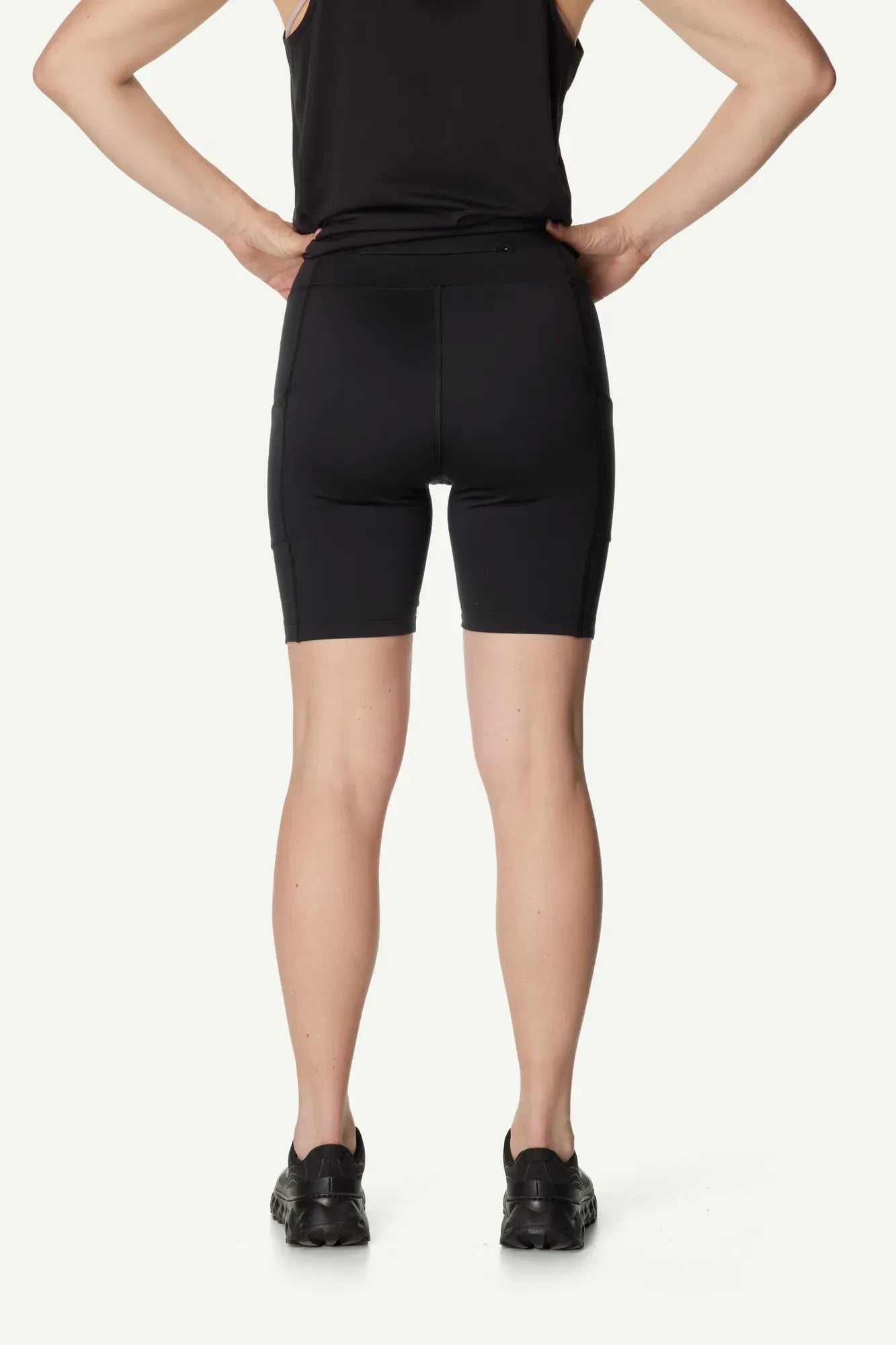 houdini-pace-w-s-pace-trail-short-tights-shorts-true-black-recycelt image 6