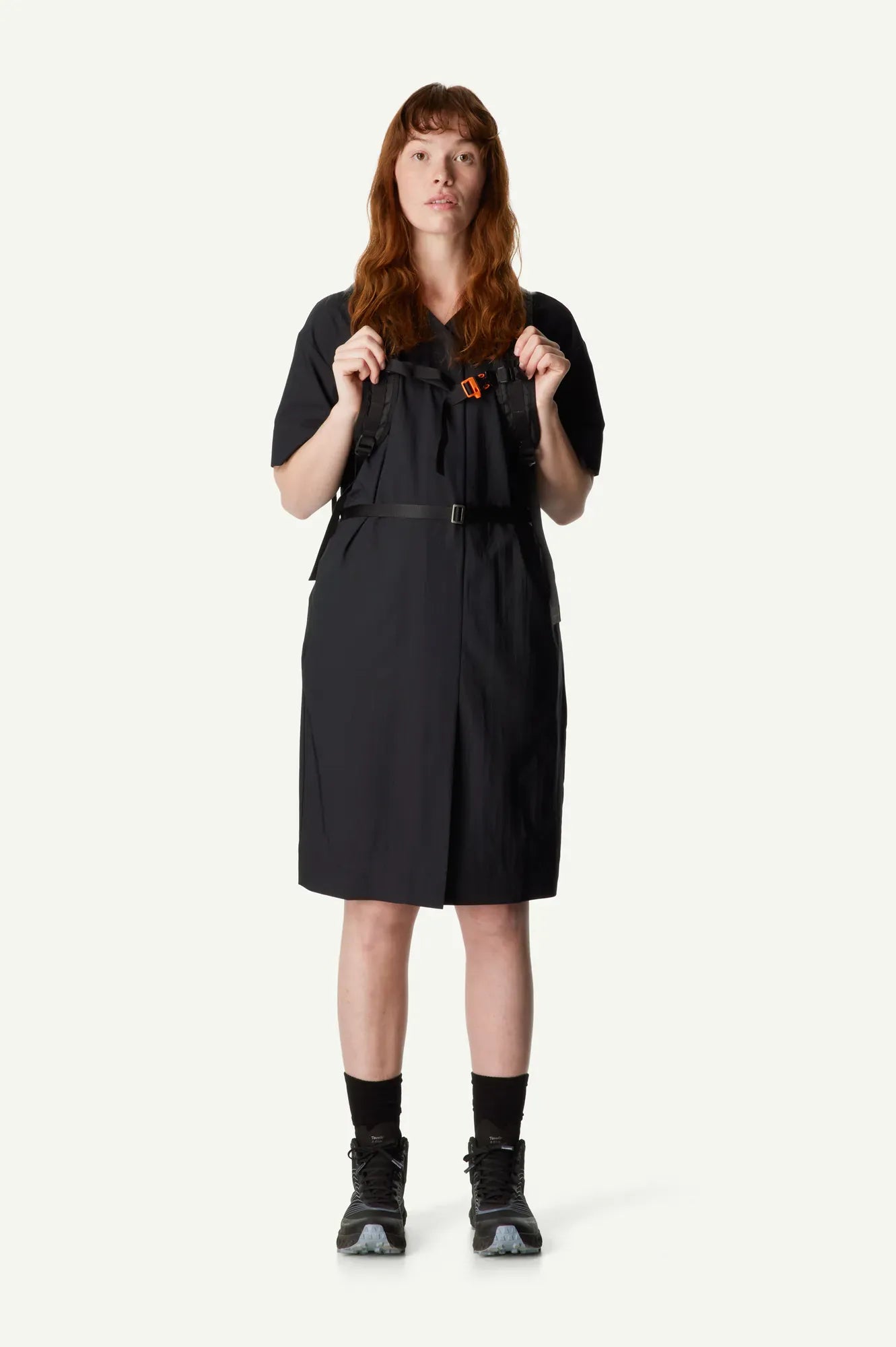 houdini-cosmo-dress-kleid-damen-true-black-leicht-packbar image 5
