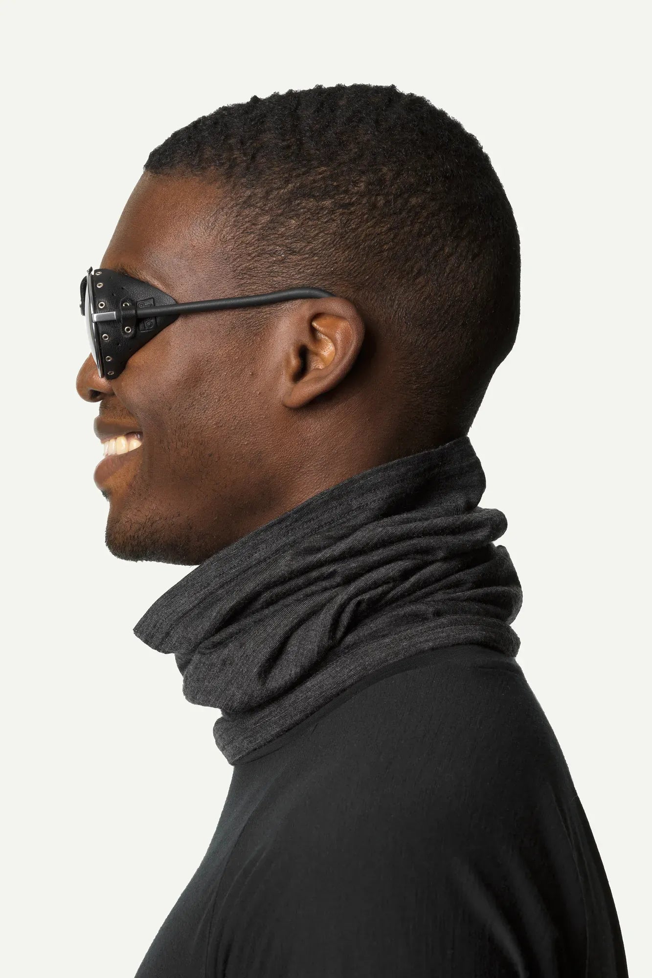 houdini-activist-neck-gaiter-schlauchschal-true-black-merino image 2