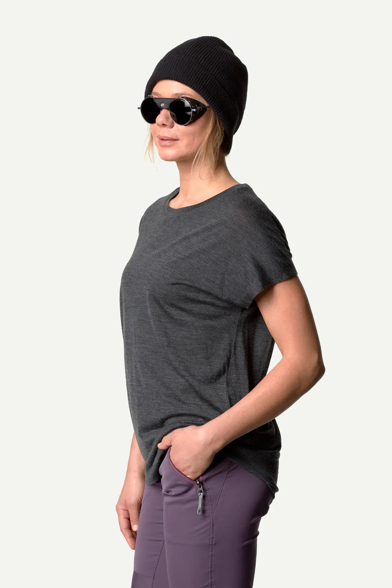houdini-activist-tee-t-shirt-damen-true-black-merinowolle image 5