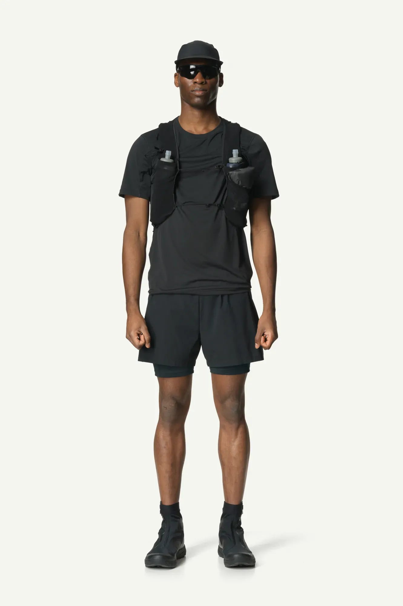 houdini-pace-trail-shorts-laufshorts-true-black-leicht image 4
