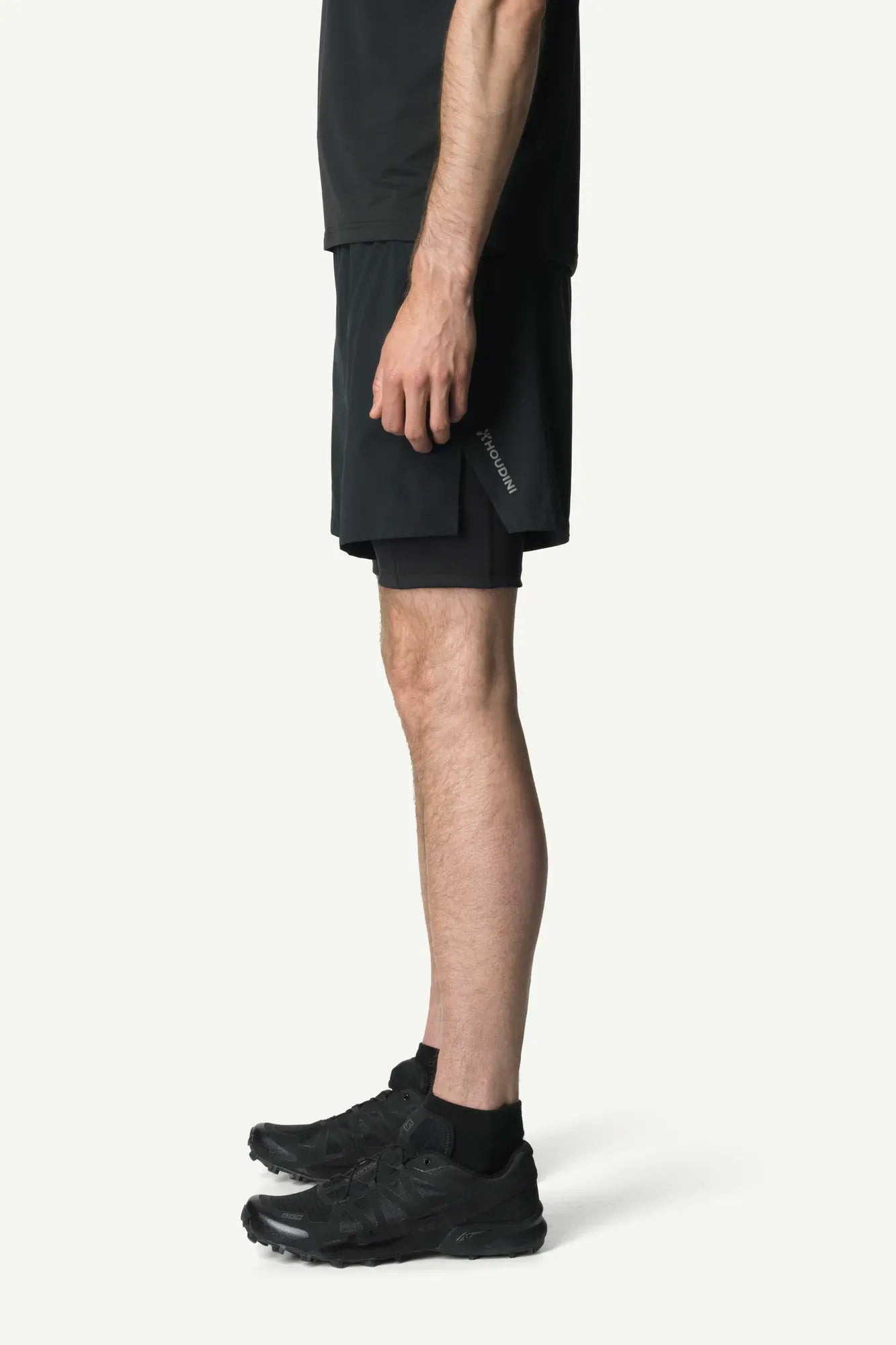 houdini-pace-trail-shorts-laufshorts-true-black-leicht image 8