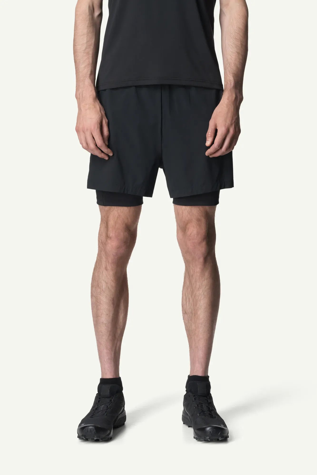 houdini-pace-trail-shorts-laufshorts-true-black-leicht image 7