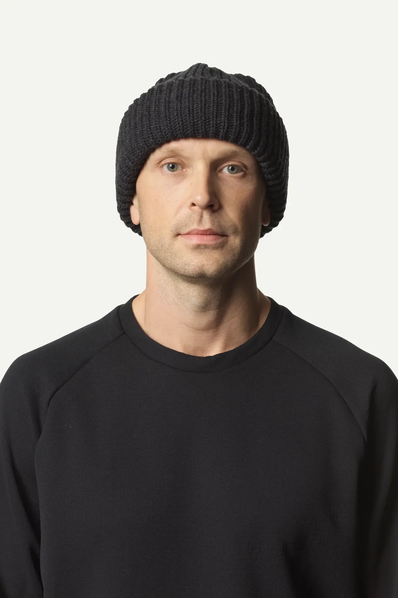 houdini-big-hat-m-tze-rock-black-lammwolle-winterm-tze image 3
