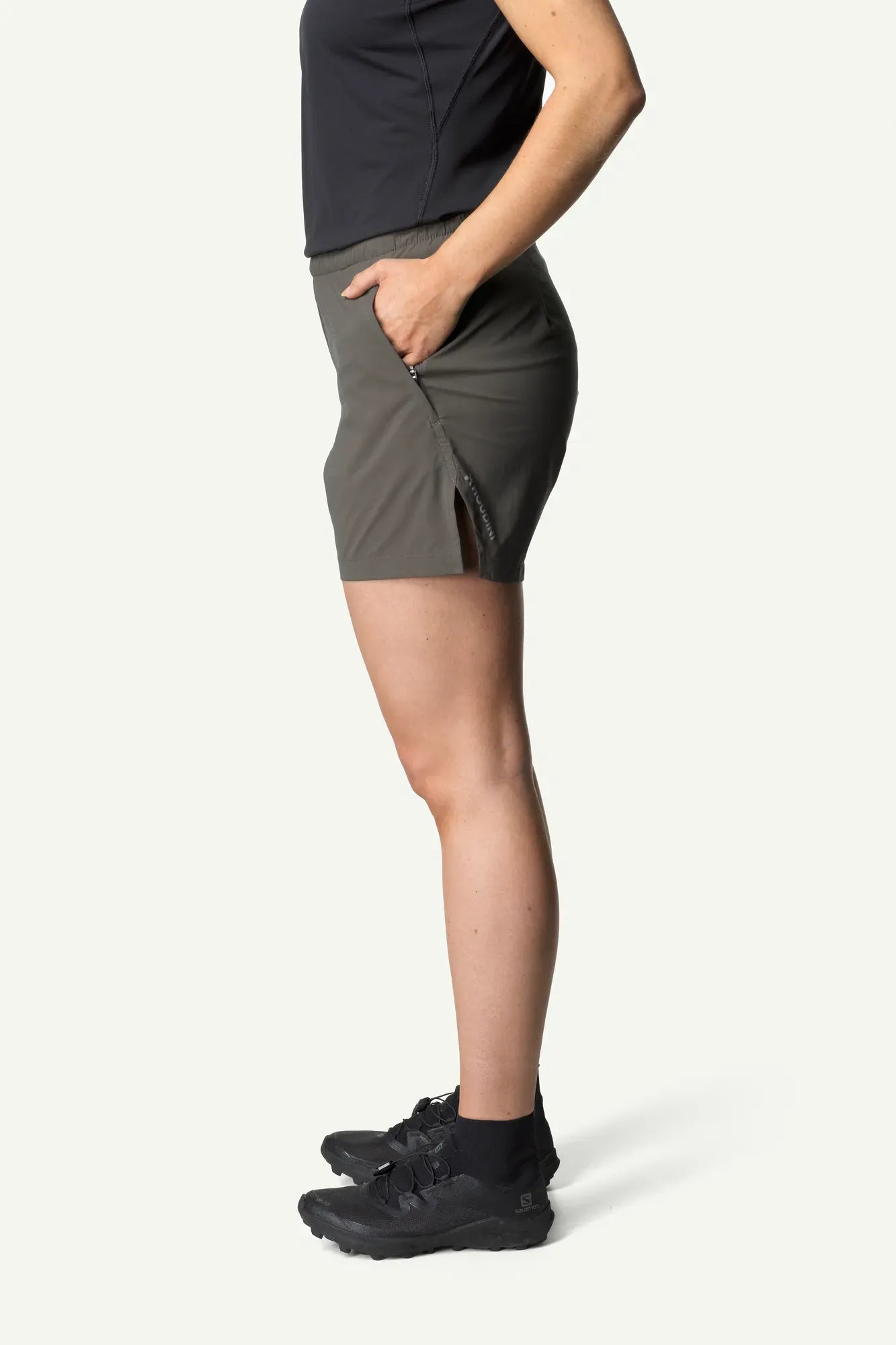 houdini-pace-light-shorts-sportshorts-true-black-leicht image 8