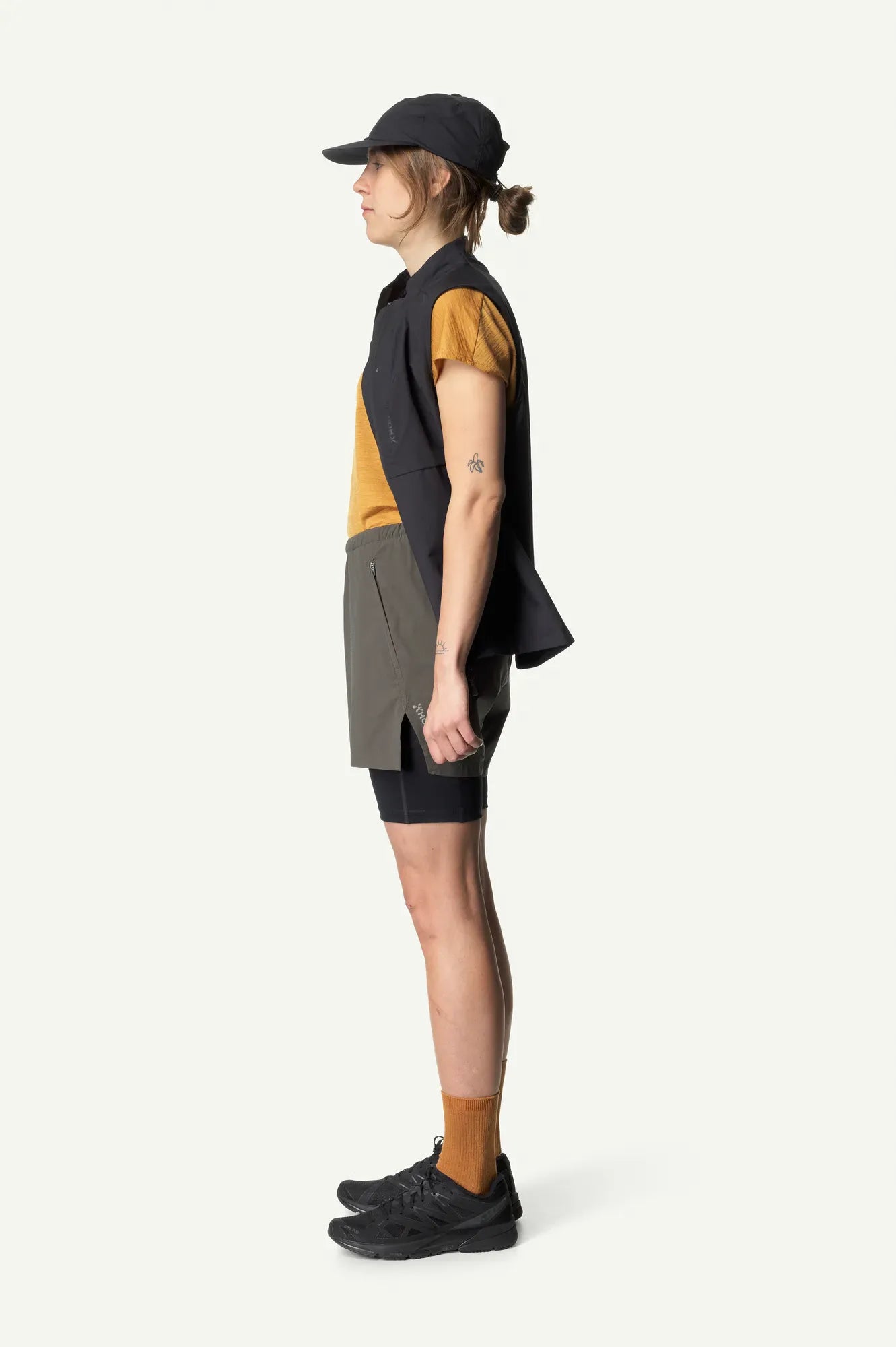 houdini-pace-light-shorts-sportshorts-true-black-leicht image 6