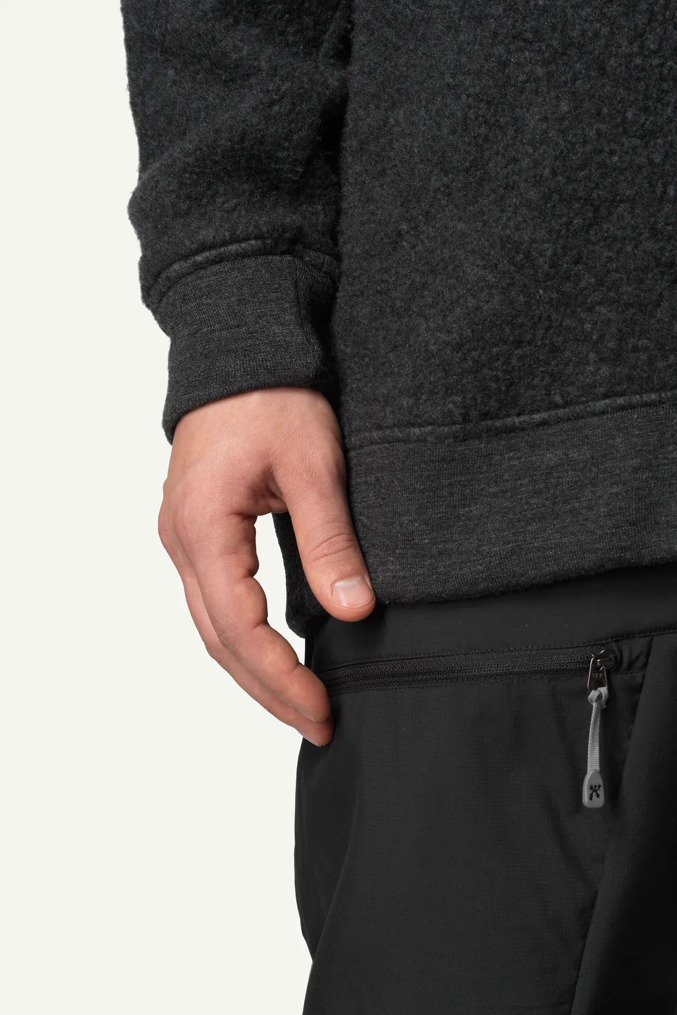 houdini-alto-m-s-half-zip-fleecepullover-true-black-merino image 5