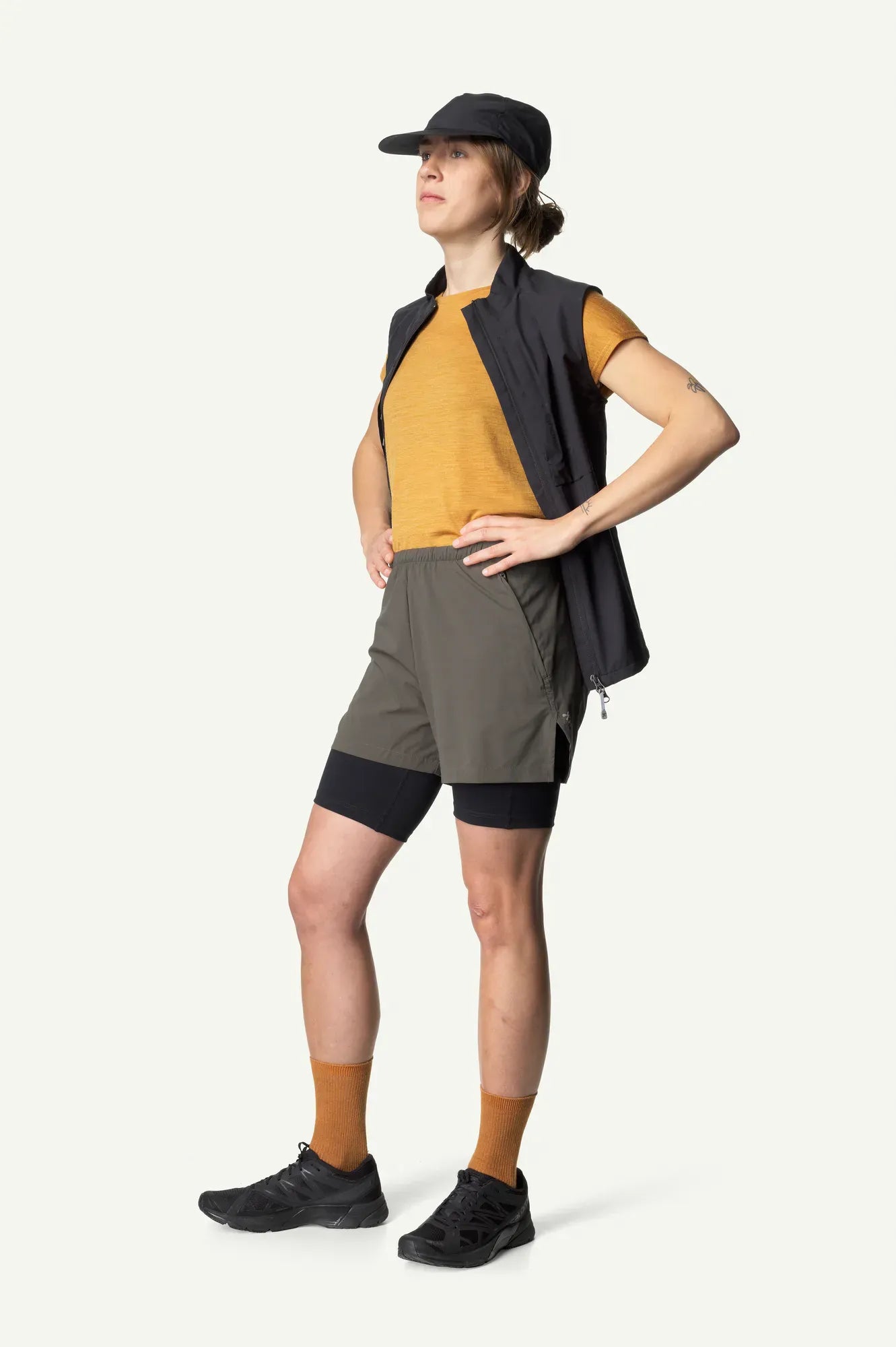 houdini-pace-light-shorts-sportshorts-true-black-leicht image 5
