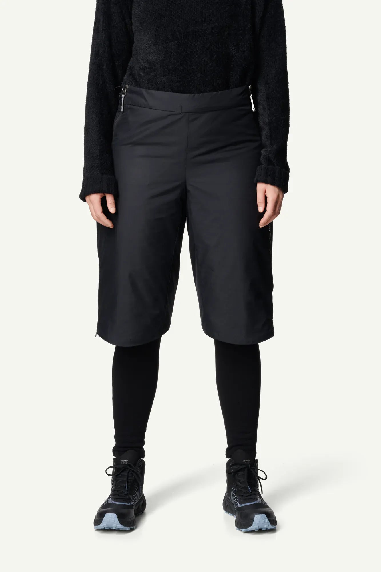 houdini-dunfri-shorts-damen-isolationsshorts-true-black image 4