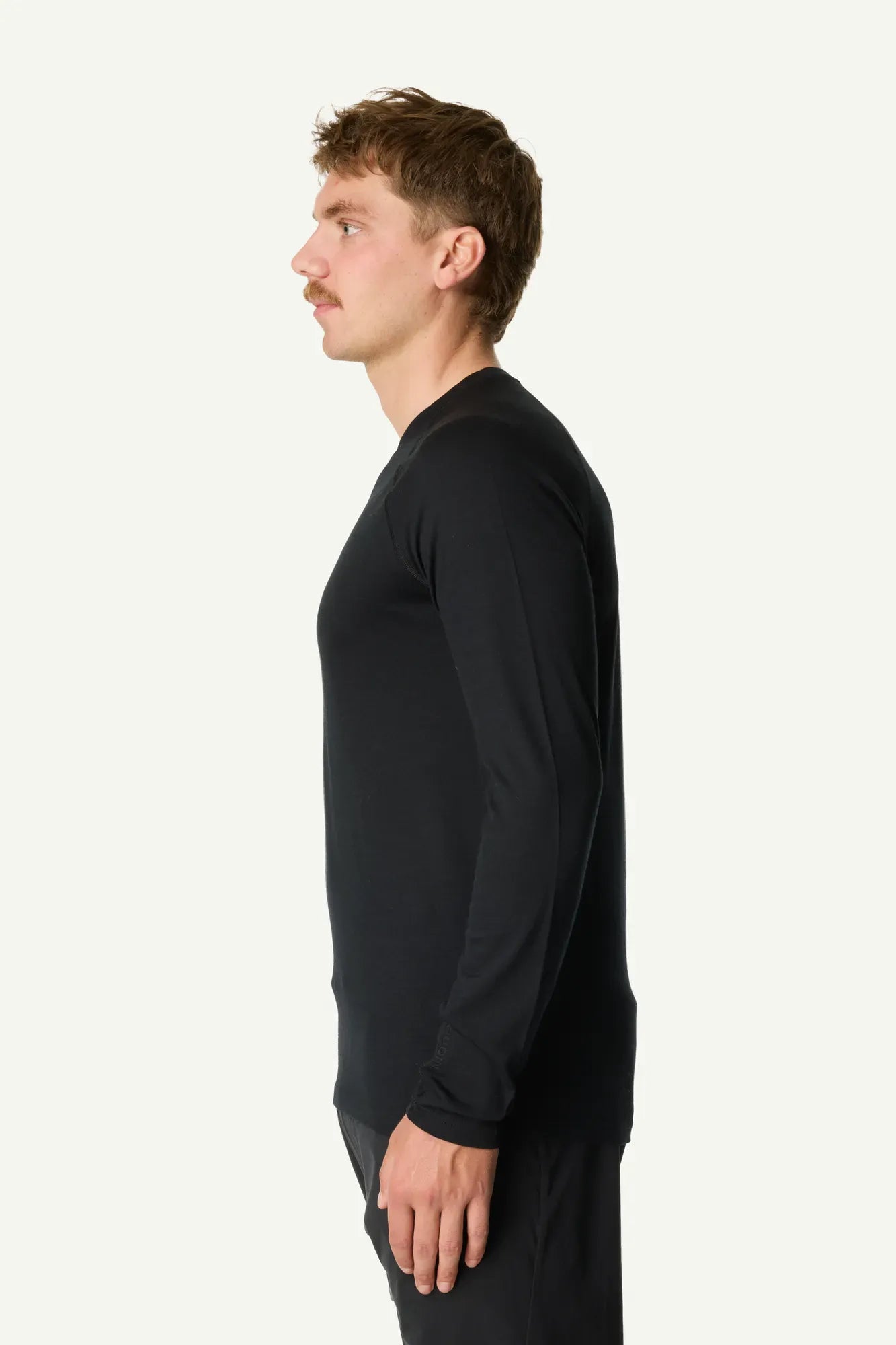 houdini-puremerino-crew-langarmshirt-true-black-merino image 2